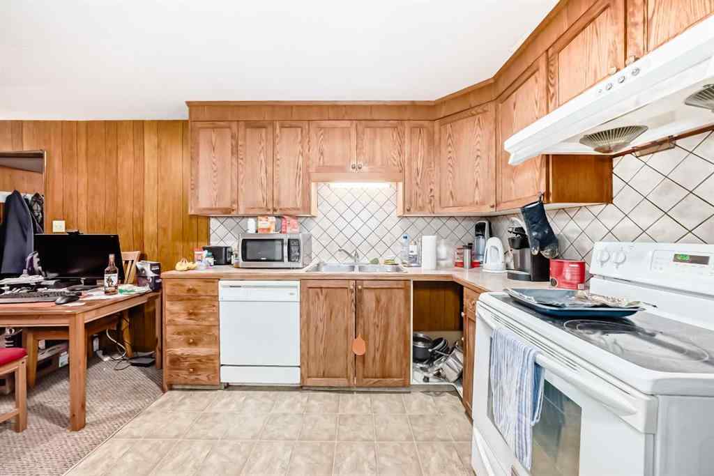 MLS® A2251474 - 2809 38 Street SW in Glenbrook Calgary, Residential