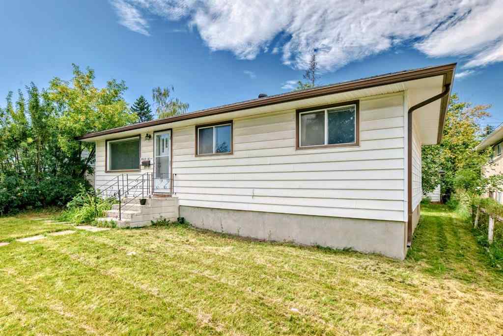 MLS® A2251474 - 2809 38 Street SW in Glenbrook Calgary, Residential
