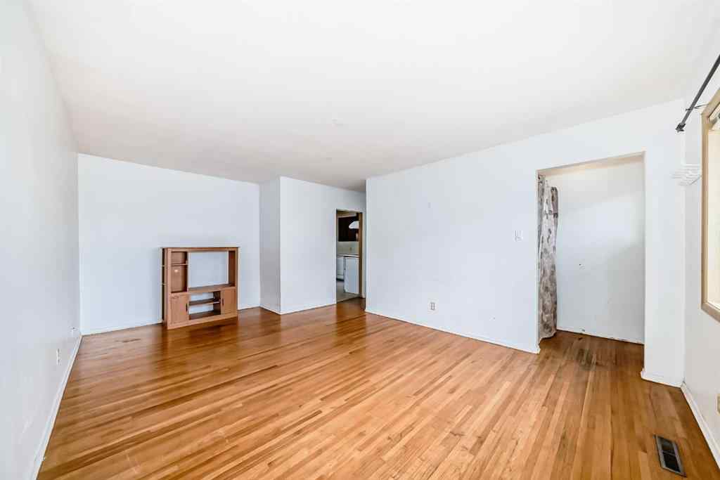 MLS® A2251474 - 2809 38 Street SW in Glenbrook Calgary, Residential