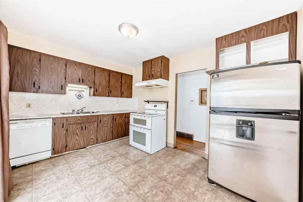MLS® A2251474 - 2809 38 Street SW in Glenbrook Calgary, Residential