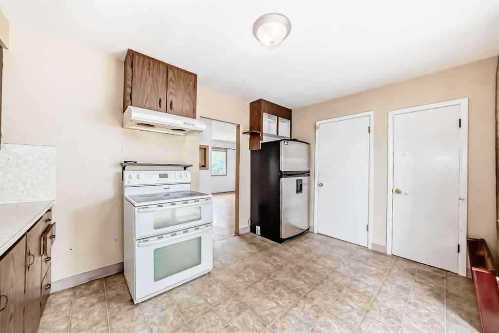 MLS® A2251474 - 2809 38 Street SW in Glenbrook Calgary, Residential