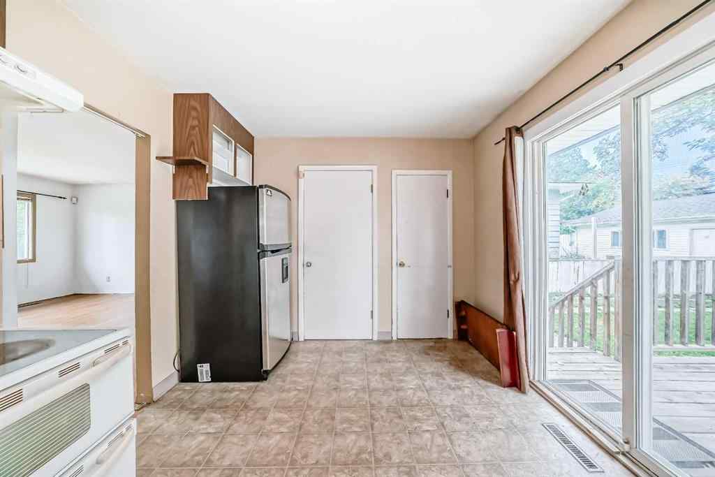 MLS® A2251474 - 2809 38 Street SW in Glenbrook Calgary, Residential