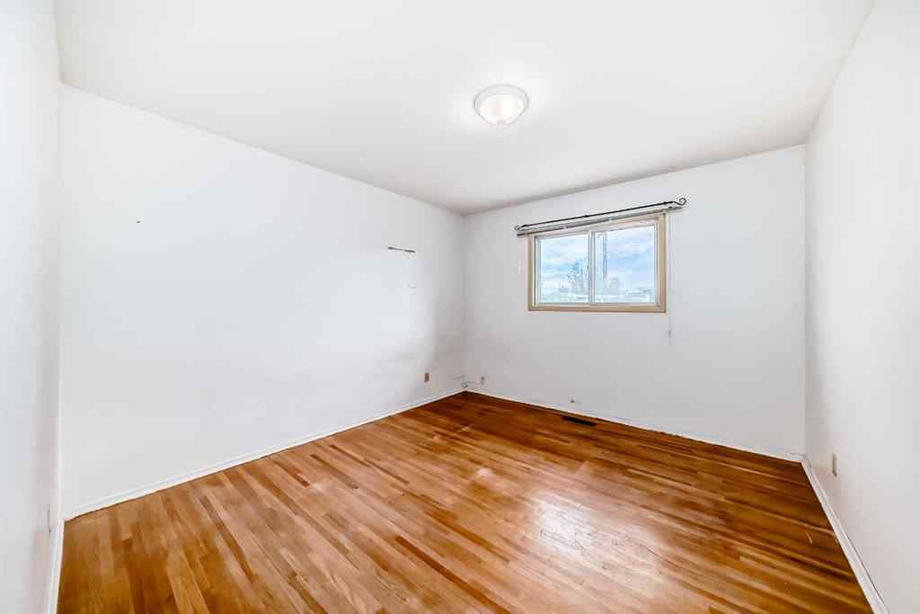 MLS® A2251474 - 2809 38 Street SW in Glenbrook Calgary, Residential