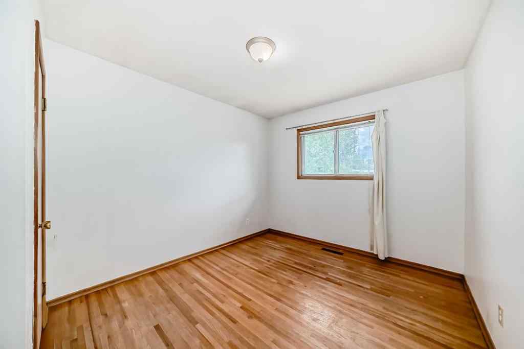 MLS® A2251474 - 2809 38 Street SW in Glenbrook Calgary, Residential