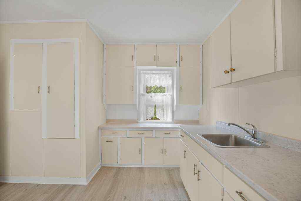 MLS® A2251476 - 5812 52 Avenue  in Riverside Meadows Red Deer, Residential