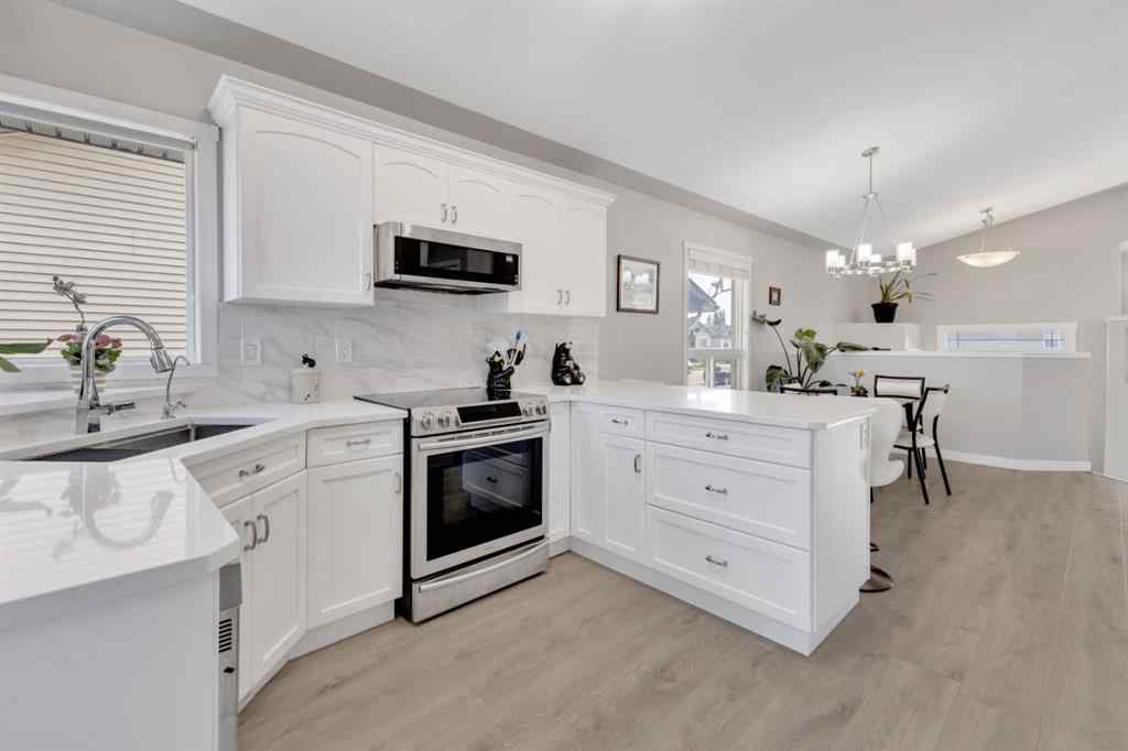 MLS® A2251487 - 82 Hinshaw Drive W in Hewlett Park Sylvan Lake, Residential