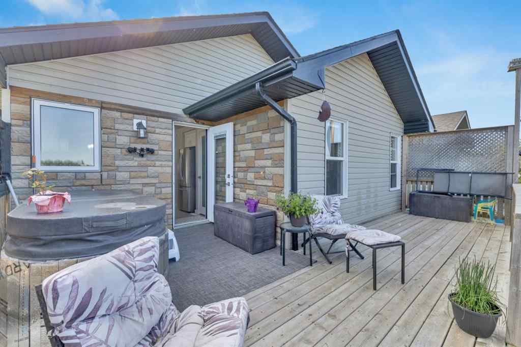 MLS® A2251487 - 82 Hinshaw Drive W in Hewlett Park Sylvan Lake, Residential