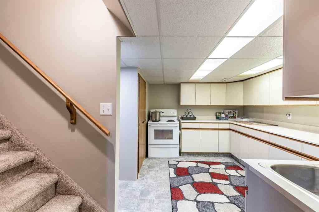 MLS® A2251496 - 18 Rideau Green SE in Ross Glen Medicine Hat, Residential
