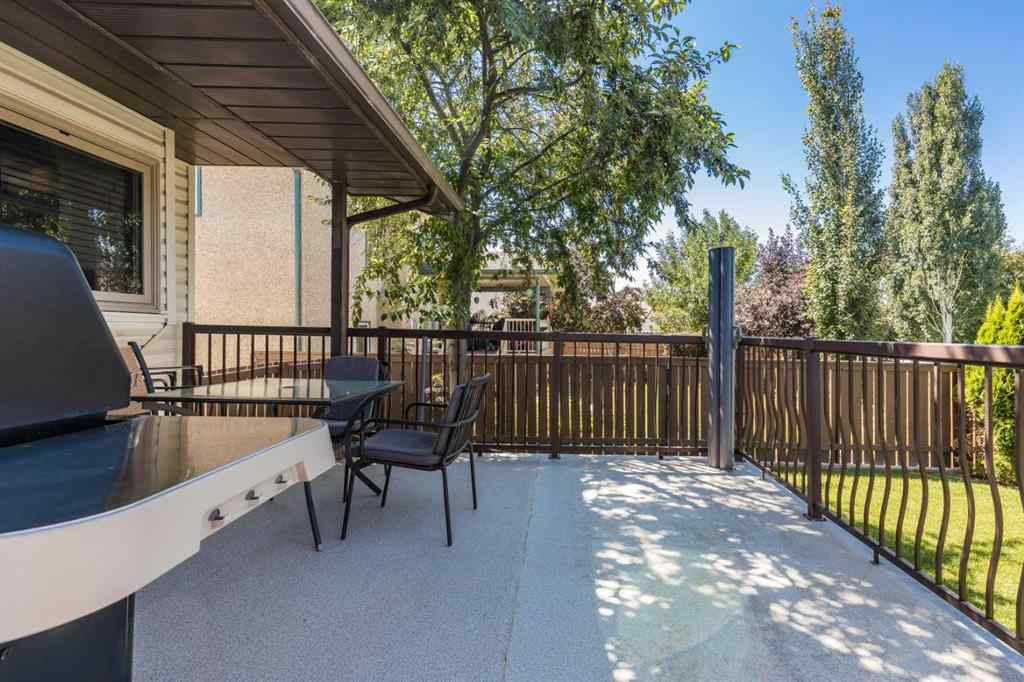 MLS® A2251496 - 18 Rideau Green SE in Ross Glen Medicine Hat, Residential