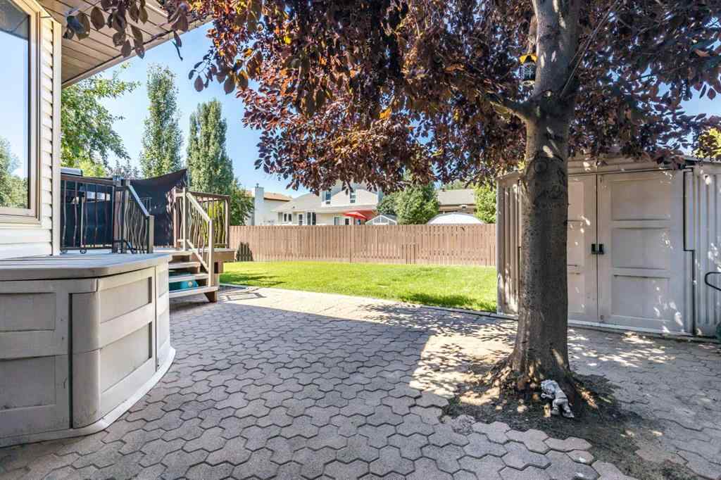 MLS® A2251496 - 18 Rideau Green SE in Ross Glen Medicine Hat, Residential