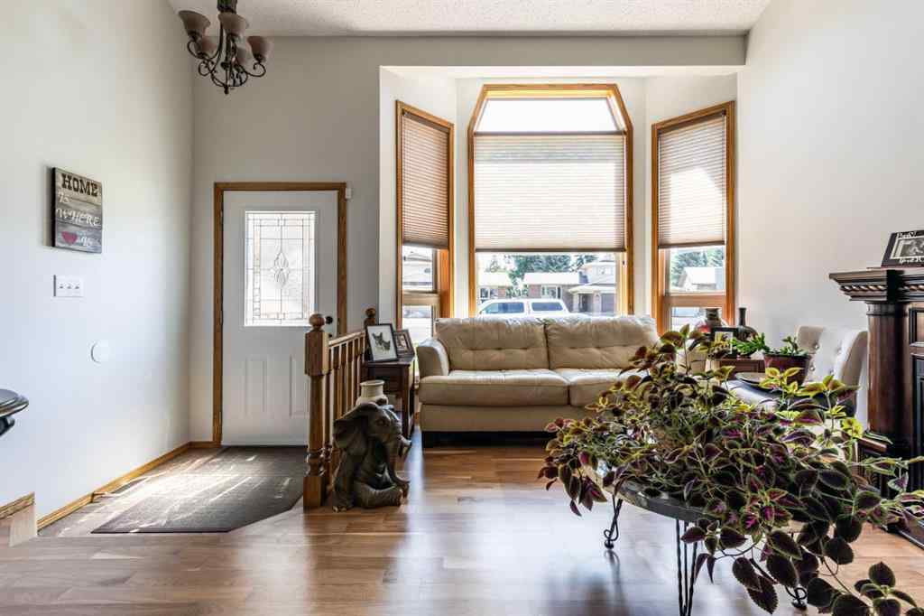 MLS® A2251496 - 18 Rideau Green SE in Ross Glen Medicine Hat, Residential