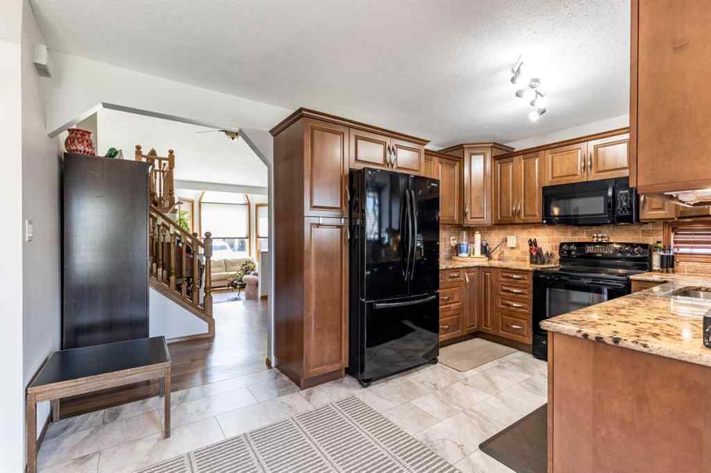 MLS® A2251496 - 18 Rideau Green SE in Ross Glen Medicine Hat, Residential