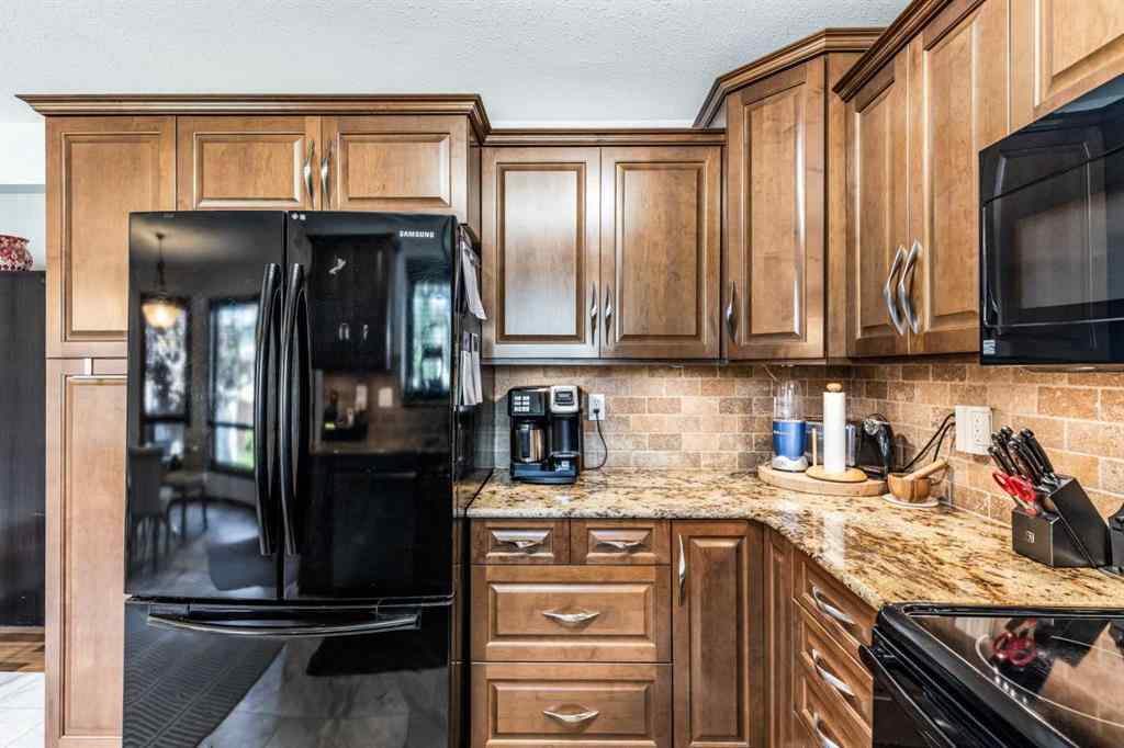 MLS® A2251496 - 18 Rideau Green SE in Ross Glen Medicine Hat, Residential