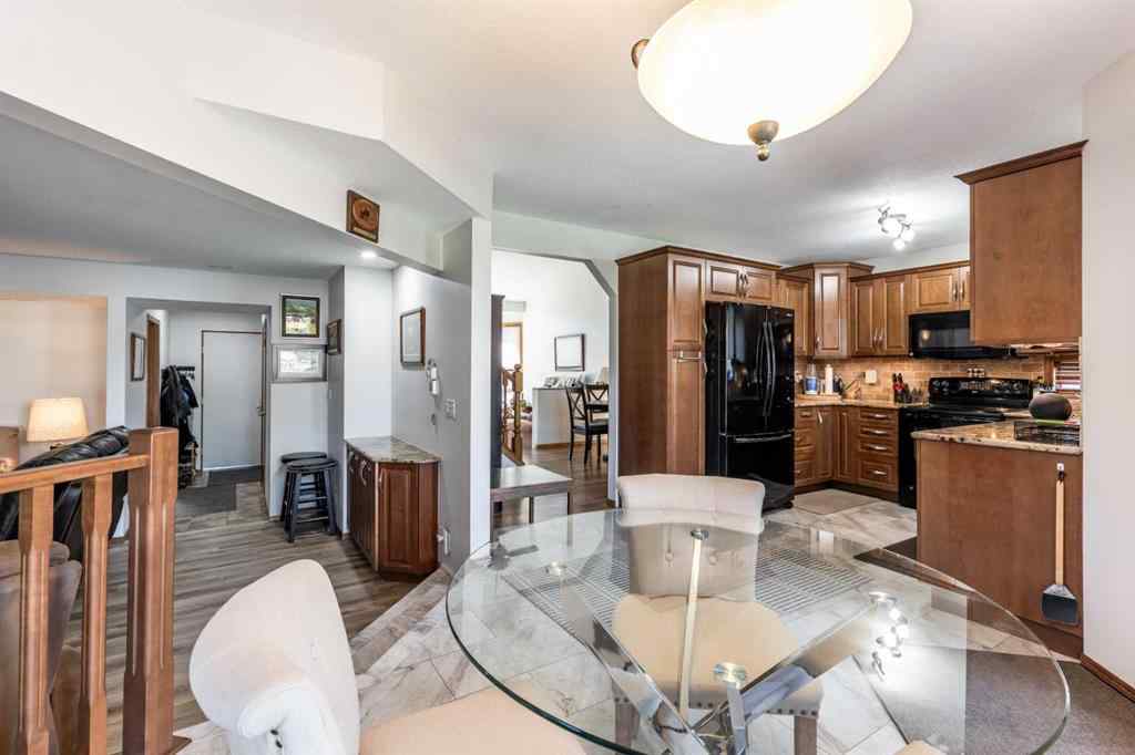 MLS® A2251496 - 18 Rideau Green SE in Ross Glen Medicine Hat, Residential