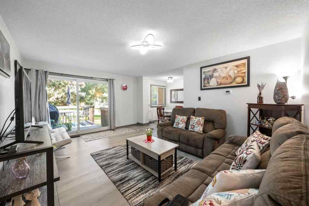 MLS® A2251505 - 4409 33 Avenue SW in Glenbrook Calgary, Residential