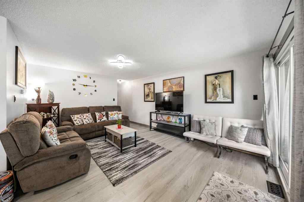 MLS® A2251505 - 4409 33 Avenue SW in Glenbrook Calgary, Residential