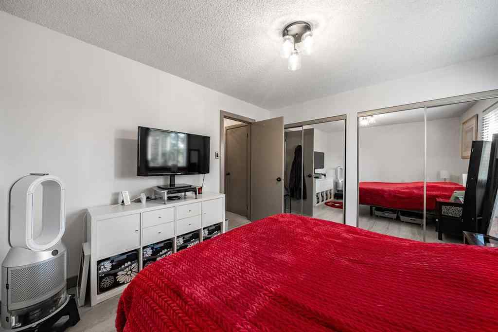 MLS® A2251505 - 4409 33 Avenue SW in Glenbrook Calgary, Residential