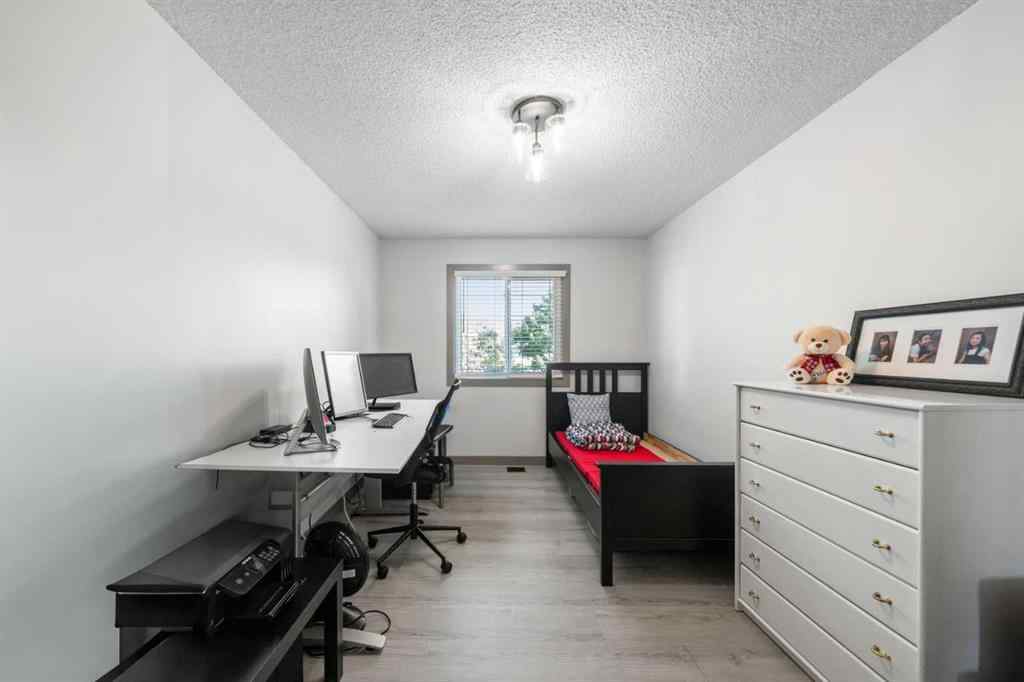 MLS® A2251505 - 4409 33 Avenue SW in Glenbrook Calgary, Residential