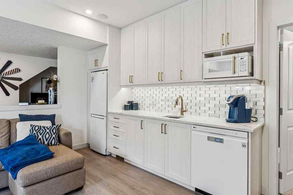 MLS® A2251506 - 325 Kinniburgh Cove  in Kinniburgh North Chestermere, Residential