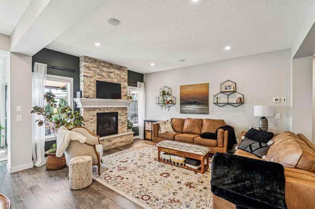 MLS® A2251506 - 325 Kinniburgh Cove  in Kinniburgh North Chestermere, Residential