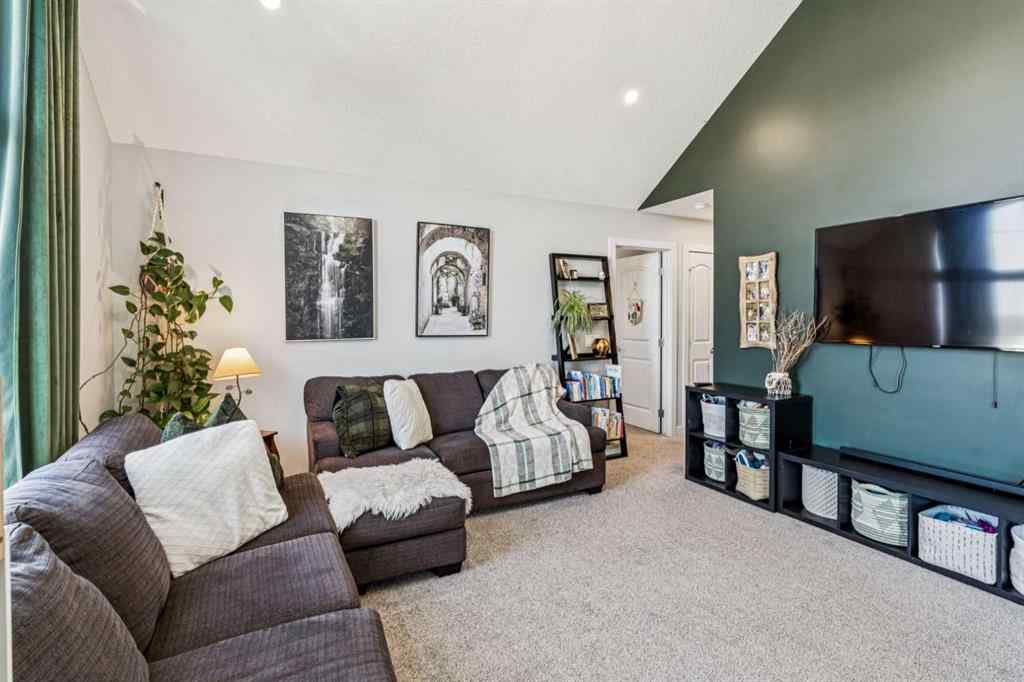 MLS® A2251506 - 325 Kinniburgh Cove  in Kinniburgh North Chestermere, Residential