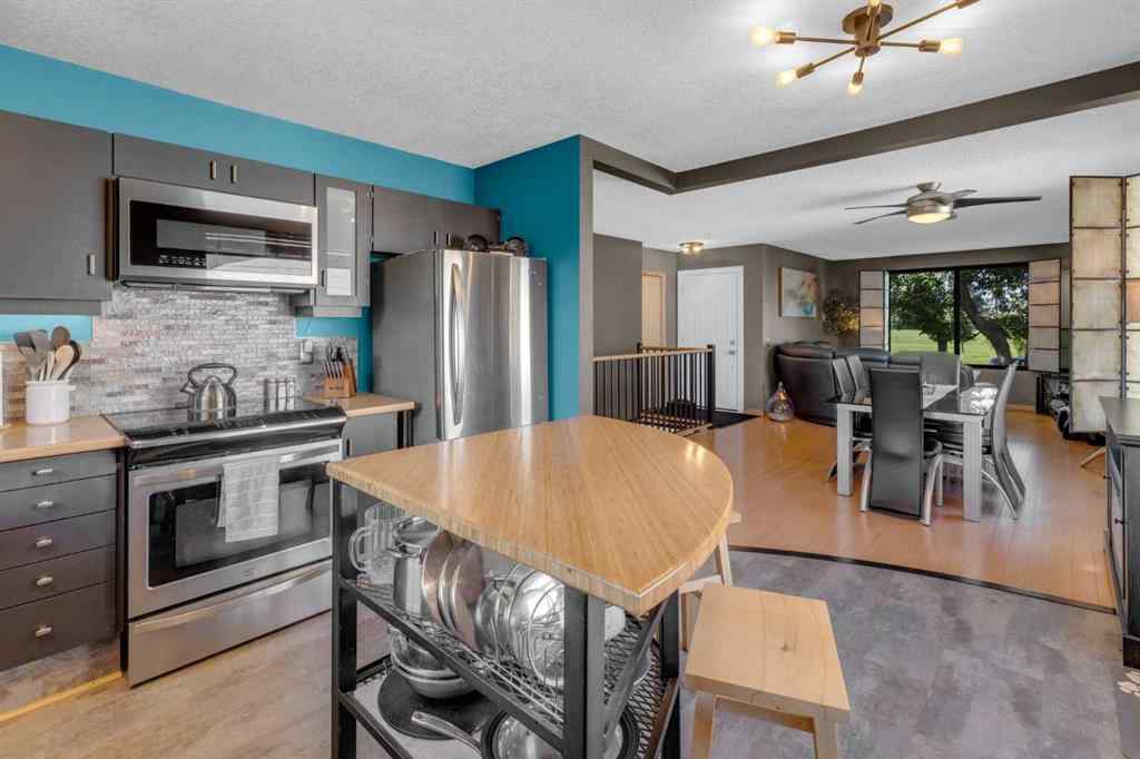 MLS® A2251516 - 968 Abbotsford Drive NE in Abbeydale Calgary, Residential