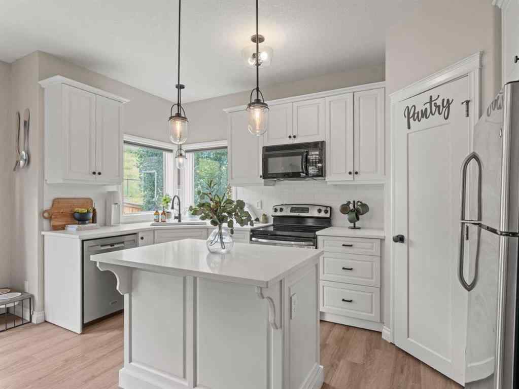 MLS® A2251523 - 502 Sunrise Hill SW in NONE Diamond Valley, Residential