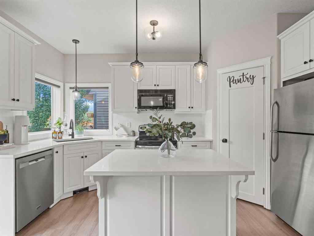 MLS® A2251523 - 502 Sunrise Hill SW in NONE Diamond Valley, Residential