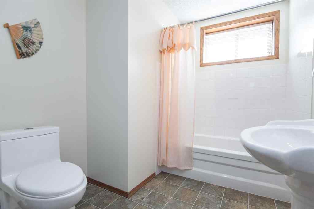 MLS® A2251546 - 86 Dobler Avenue  in Deer Park Village Red Deer, Residential