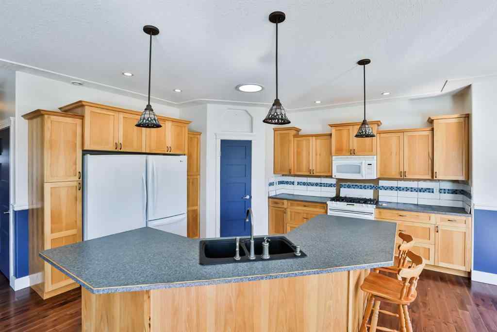 MLS® A2251553 - 425 N 100 W   in NONE Raymond, Residential