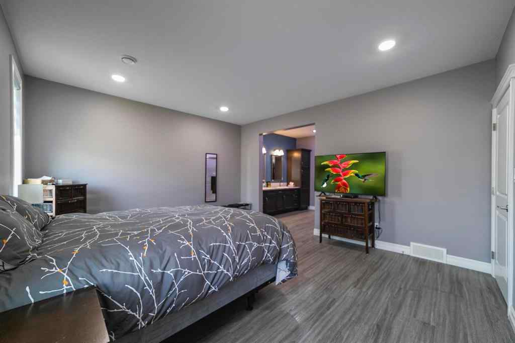 MLS® A2251566 - 3929 49 Street  in Creekview Camrose, Residential