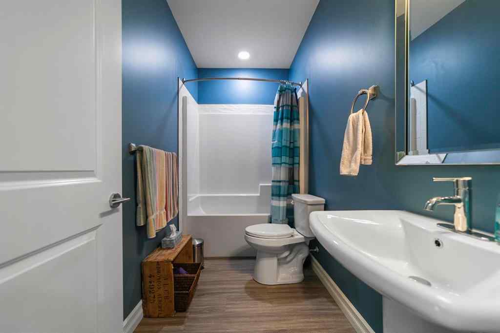 MLS® A2251566 - 3929 49 Street  in Creekview Camrose, Residential