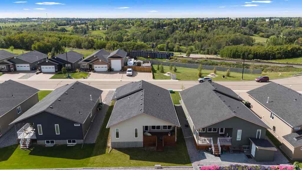MLS® A2251566 - 3929 49 Street  in Creekview Camrose, Residential