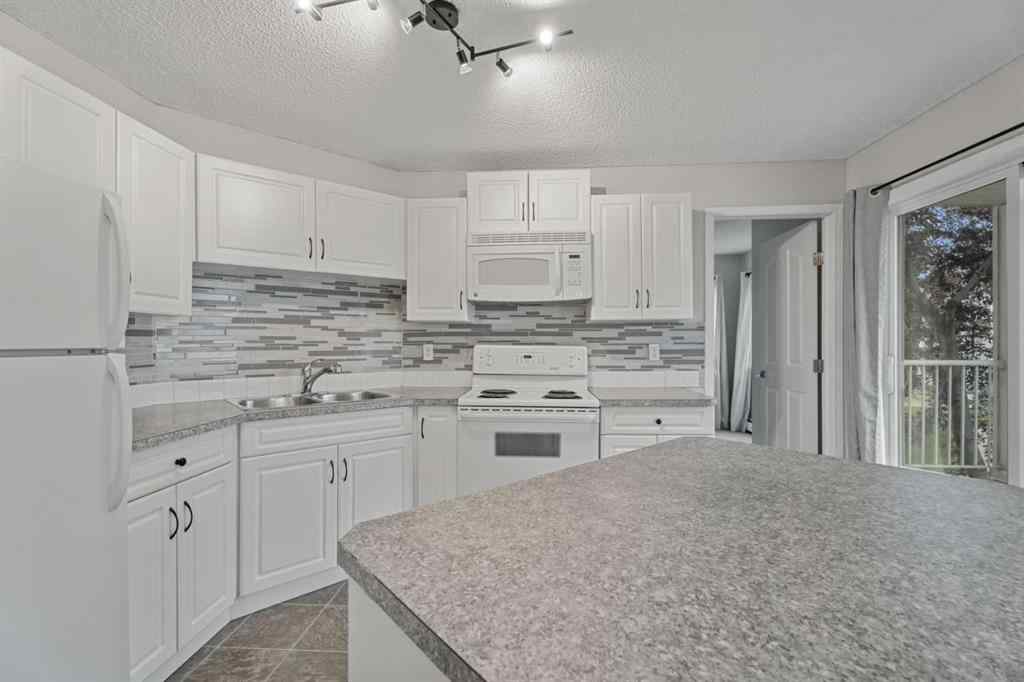 MLS® A2251568 - Unit #202 7202 Valleyview Park SE in Dover Calgary, Residential
