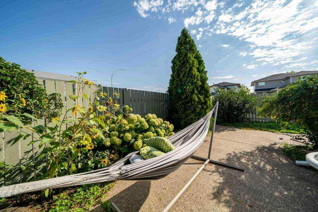 MLS® A2251578 - 2370 Hatcher Drive NE in Northeast Crescent Heights Medicine Hat, Residential
