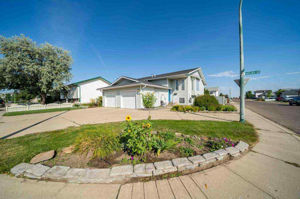 MLS® A2251578 - 2370 Hatcher Drive NE in Northeast Crescent Heights Medicine Hat, Residential