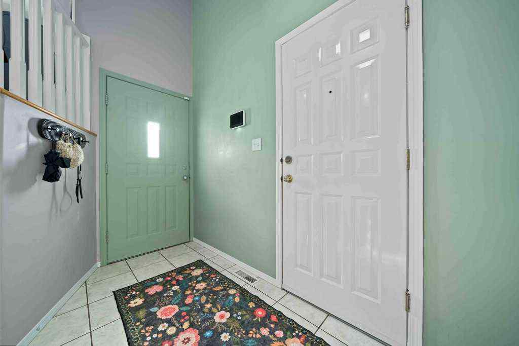 MLS® A2251578 - 2370 Hatcher Drive NE in Northeast Crescent Heights Medicine Hat, Residential