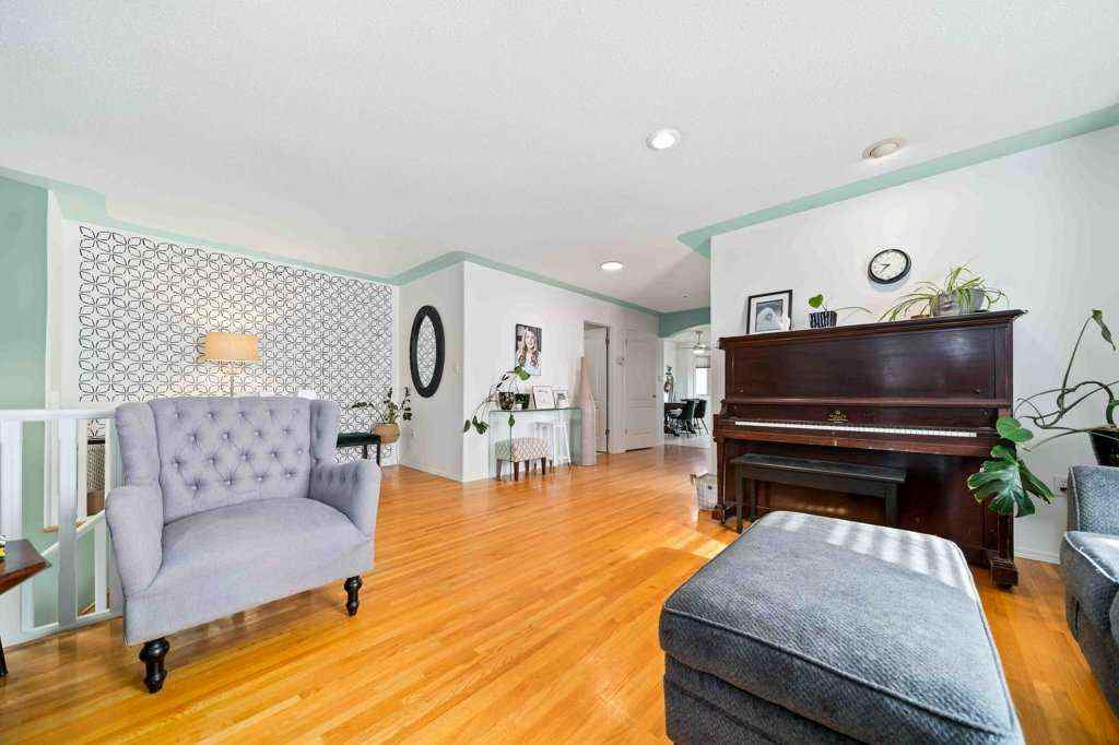 MLS® A2251578 - 2370 Hatcher Drive NE in Northeast Crescent Heights Medicine Hat, Residential