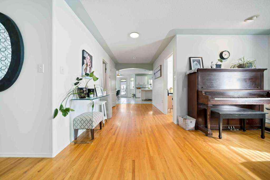 MLS® A2251578 - 2370 Hatcher Drive NE in Northeast Crescent Heights Medicine Hat, Residential
