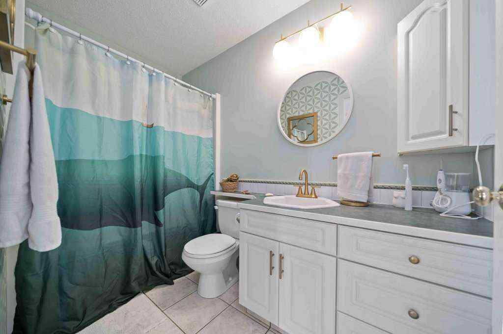 MLS® A2251578 - 2370 Hatcher Drive NE in Northeast Crescent Heights Medicine Hat, Residential