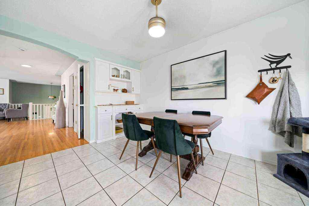 MLS® A2251578 - 2370 Hatcher Drive NE in Northeast Crescent Heights Medicine Hat, Residential