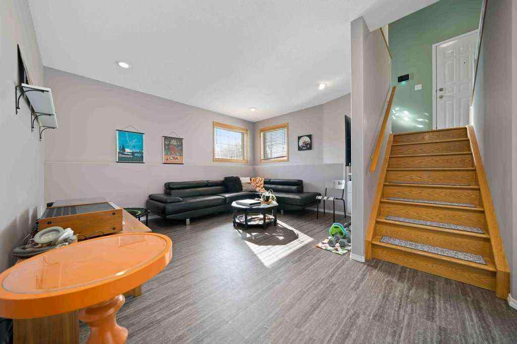 MLS® A2251578 - 2370 Hatcher Drive NE in Northeast Crescent Heights Medicine Hat, Residential