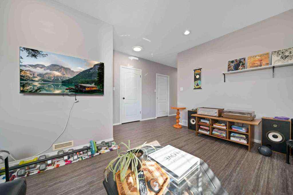 MLS® A2251578 - 2370 Hatcher Drive NE in Northeast Crescent Heights Medicine Hat, Residential