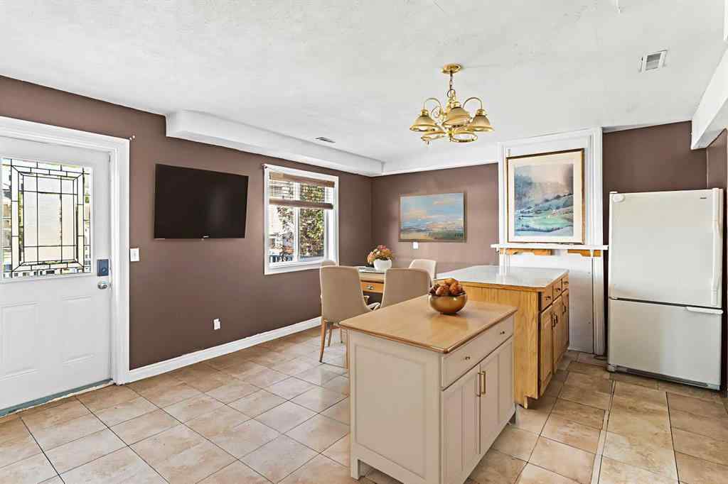 MLS® A2251582 - 285 Fresno Place NE in Monterey Park Calgary, Residential