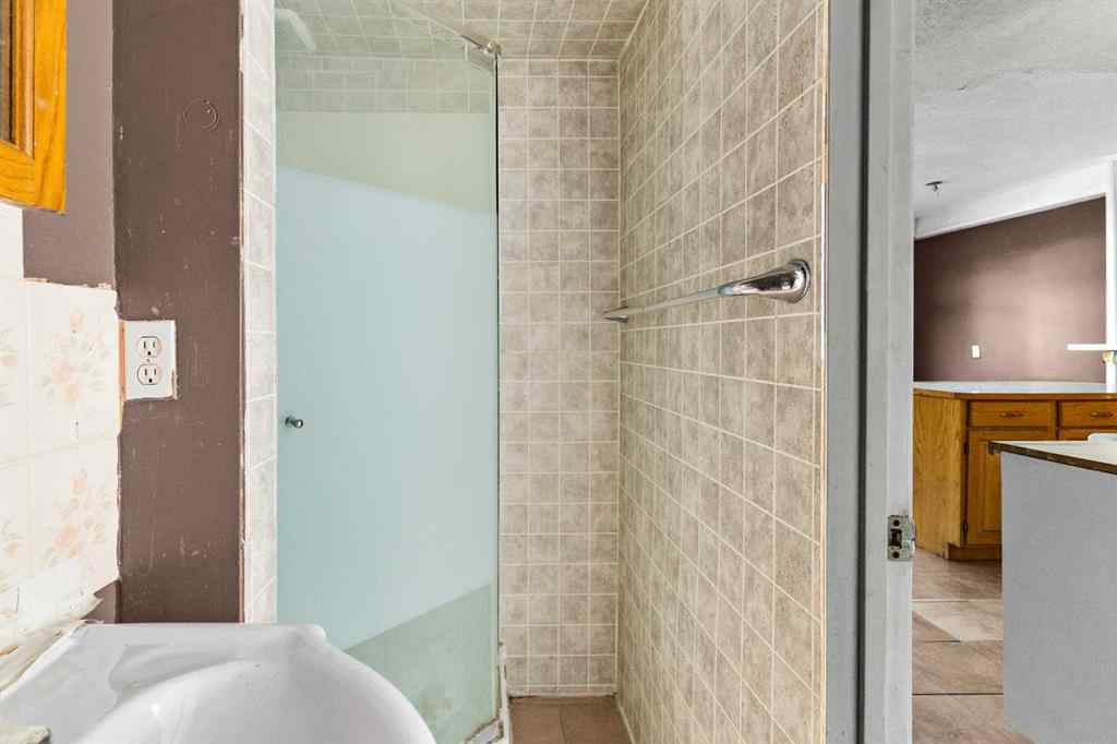 MLS® A2251582 - 285 Fresno Place NE in Monterey Park Calgary, Residential
