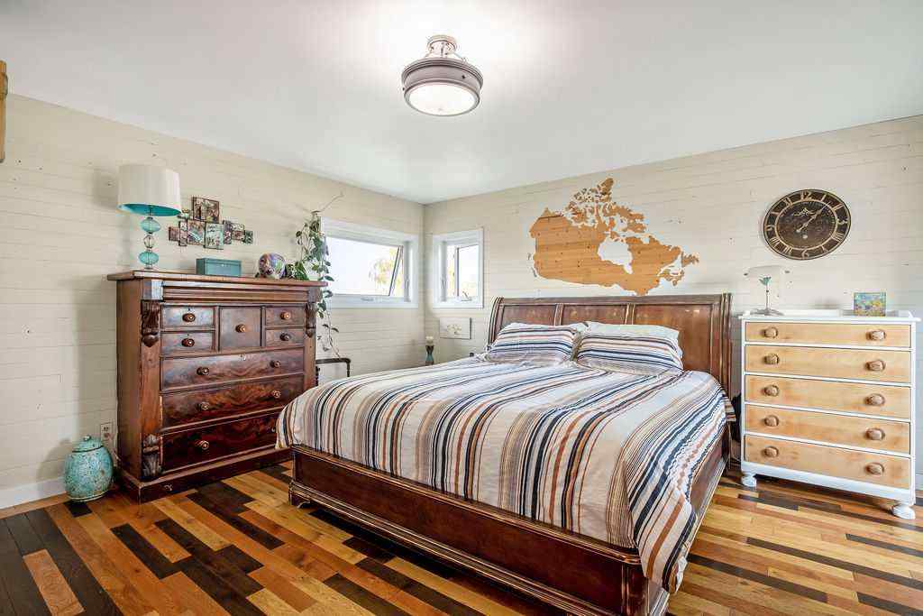 MLS® A2251585 - 728 9 Avenue SE in Emerson Lake Estates High River, Residential