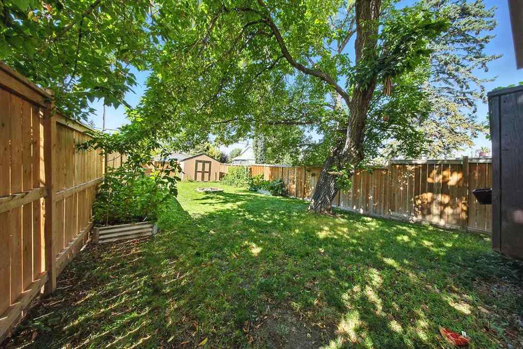 MLS® A2251592 - 4628 45 Street  in Palo Sylvan Lake, Residential