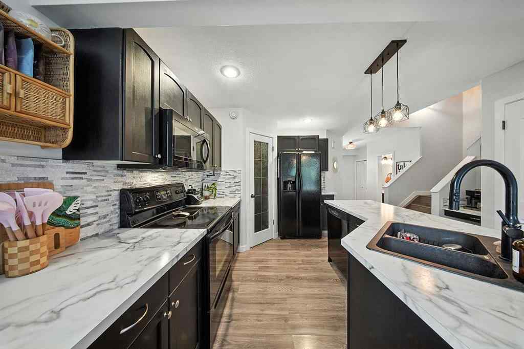 MLS® A2251592 - 4628 45 Street  in Palo Sylvan Lake, Residential