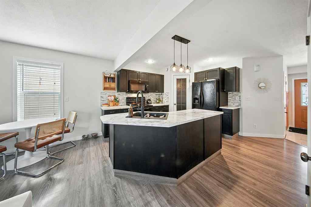 MLS® A2251592 - 4628 45 Street  in Palo Sylvan Lake, Residential