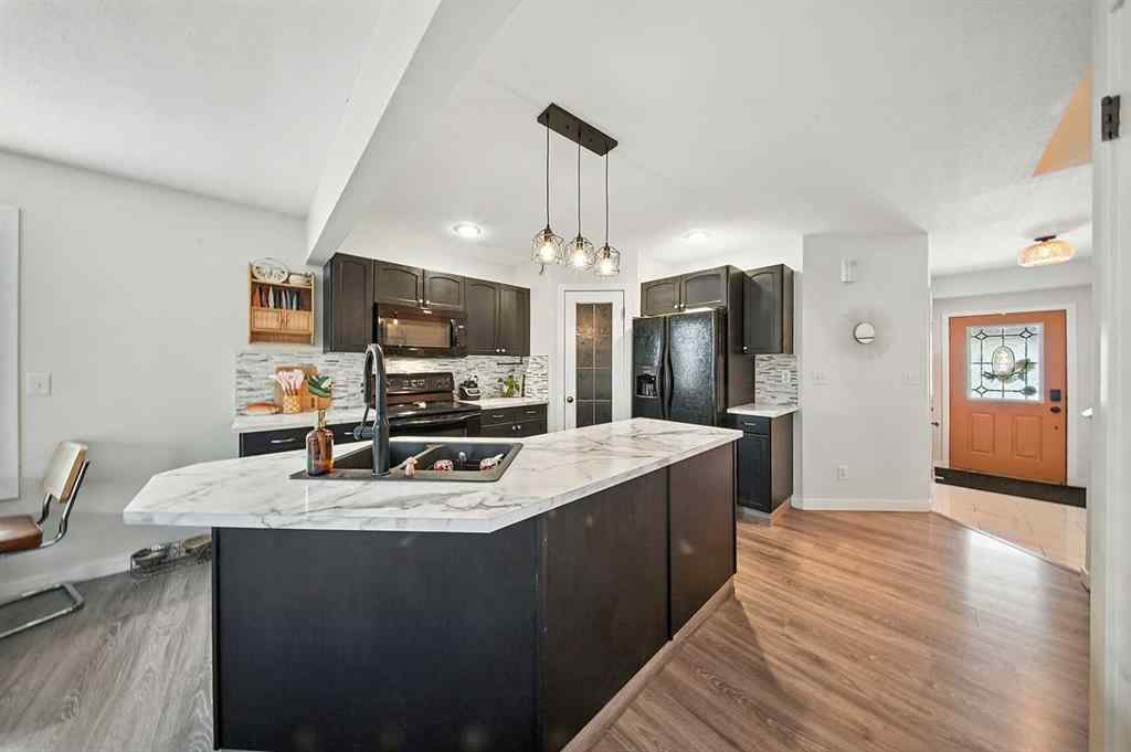 MLS® A2251592 - 4628 45 Street  in Palo Sylvan Lake, Residential